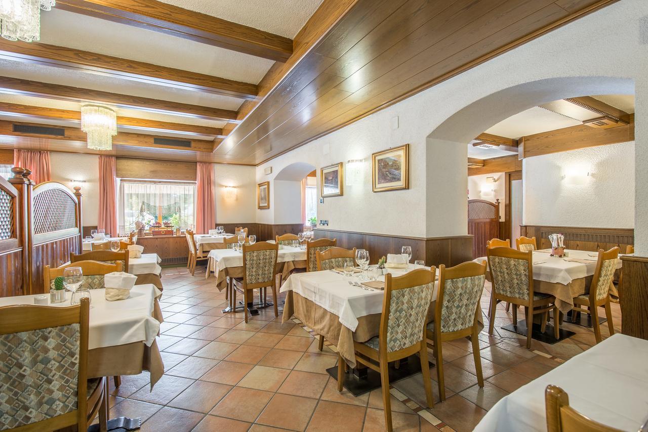 Al Pian Garni Hotel - B&B & Pizza Vattaro Exteriör bild